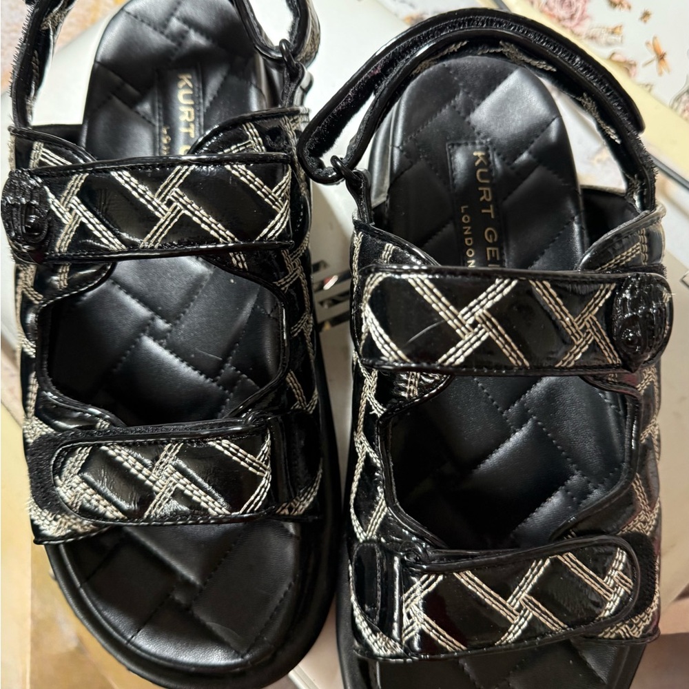 Kurt Geiger quilted patent sandals size 38 - Picture 3 of 7